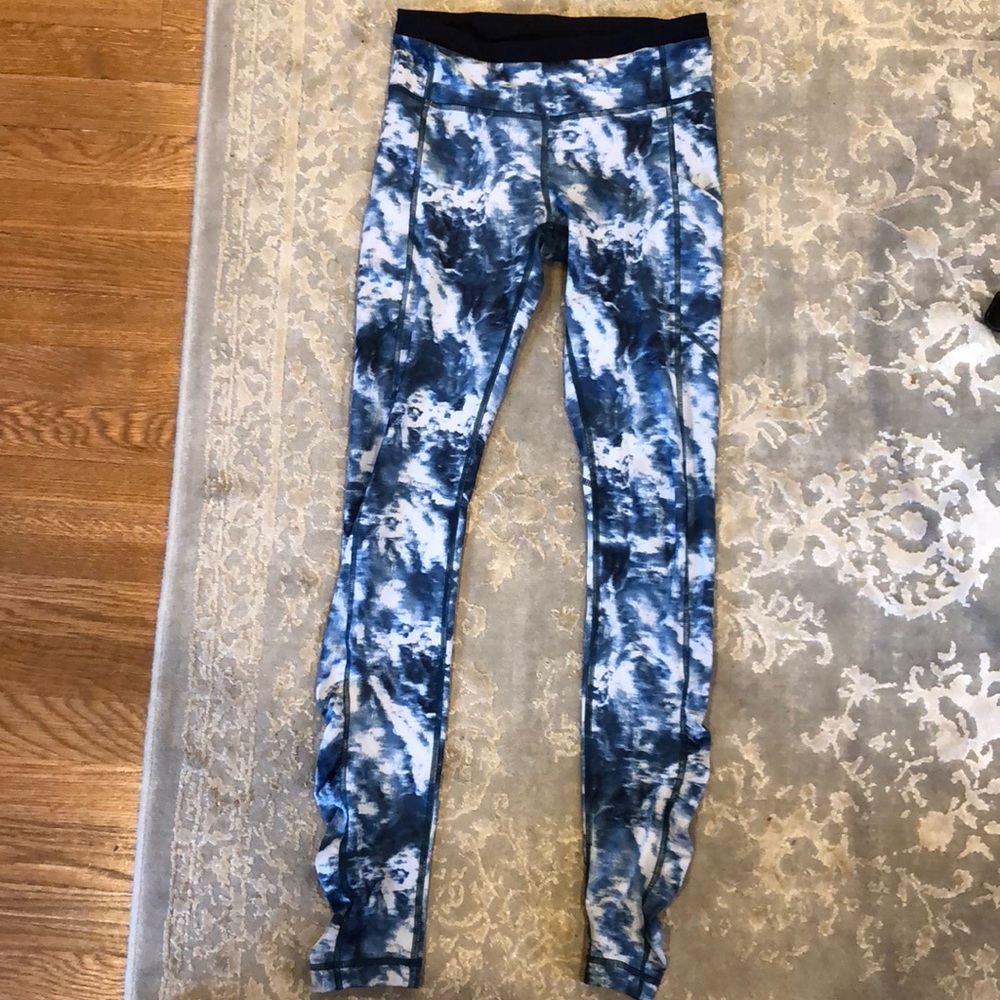 Lulu lemon blue and white tie dye leggings
